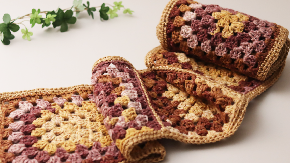 モチーフ編みマフラー(75) （グレーモヘア 大きい四角モチーフのかぎ針  