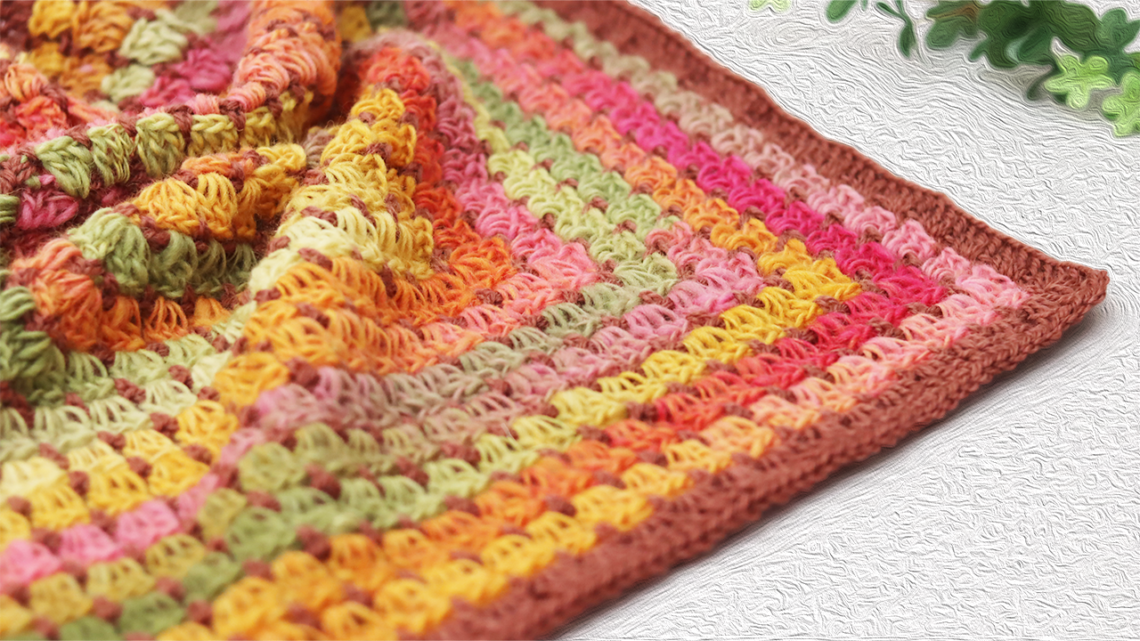 毛糸手編み　マット　座布団　膝掛け　ネックウォーマー　2点　41115ー5 かぎ針編み編み図 色の組み合わせが良かった正方形のひざ掛けの編み方